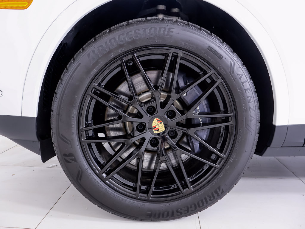 Certified 2025 Porsche Cayenne E-Hybrid Coupe AWD/4WD image 26