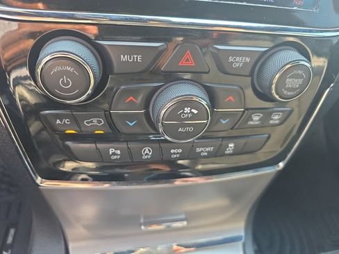 Used 2019 Jeep Grand Cherokee Laredo w/ Laredo X Package AWD/4WD image 24