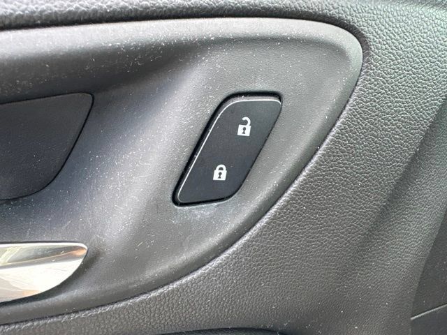 Used 2025 Buick Encore GX Sport Touring AWD/4WD image 13