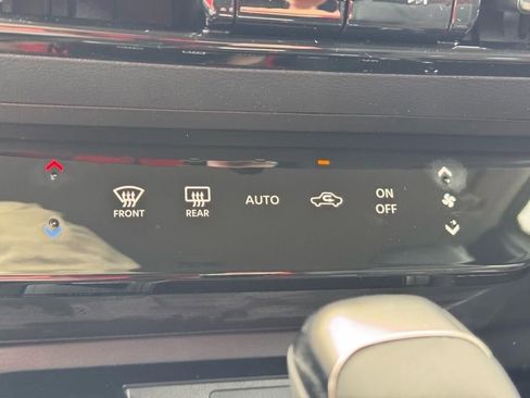 Certified 2025 Nissan Kicks SR image 10