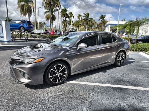 Used 2018 Toyota Camry SE FWD image 4