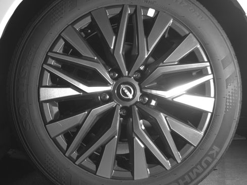 Used 2025 Nissan Altima 2.5 SV FWD image 14