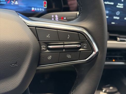 New 2026 Chevrolet Equinox LT w/ Convenience Package II image 17