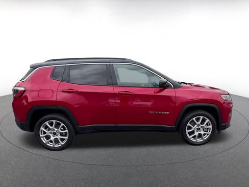 Used 2025 Jeep Compass Limited AWD/4WD image 16
