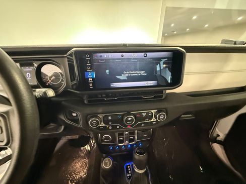 Used 2025 Jeep Wrangler Sport AWD/4WD image 49