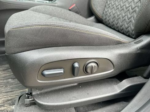 Used 2024 Chevrolet Equinox LT w/ LPO, Floor Liner Package FWD image 38