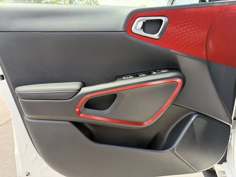 Certified 2025 Kia Soul GT-Line FWD image 11