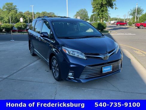 Used 2020 Toyota Sienna Limited Premium w/ Carpet Mat Package AWD/4WD image 9