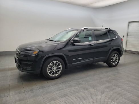 Used 2019 Jeep Cherokee Latitude Plus FWD image 2