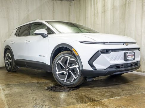 New 2026 Chevrolet Equinox EV LT image 2