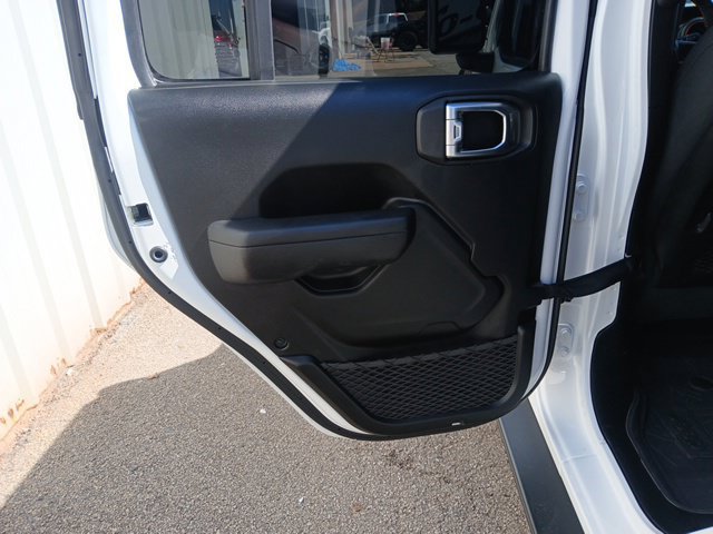 Used 2023 Jeep Gladiator Mojave AWD/4WD image 21