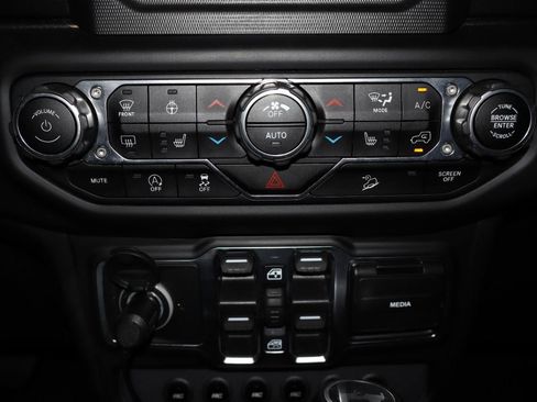 Used 2021 Jeep Wrangler Unlimited Sport AWD/4WD image 22