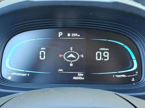 Used 2023 Hyundai Venue Limited image 19