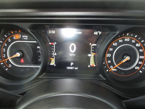 Used 2024 Jeep Wrangler Unlimited Sahara AWD/4WD image 18
