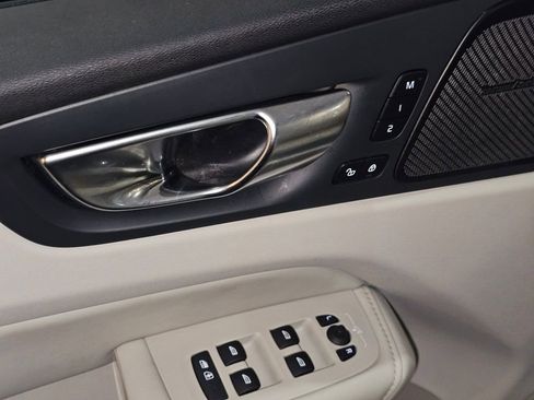 Certified 2024 Volvo XC60 T8 Ultimate w/ Protection Package Premier image 19