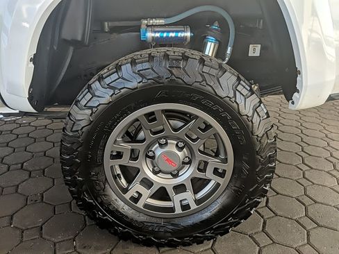 Used 2019 Toyota Tacoma TRD Sport image 12