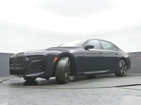 Used 2023 BMW i7 xDrive60 w/ Executive Package 2 image 31