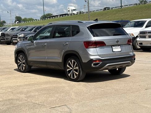Used 2022 Volkswagen Taos SE FWD image 11