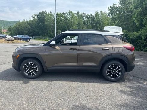 Used 2022 Chevrolet TrailBlazer ACTIV w/ Sun and Liftgate Package FWD image 8