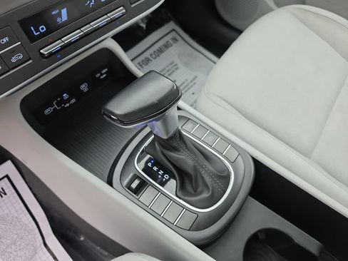 Used 2024 Hyundai Kona SEL FWD image 19