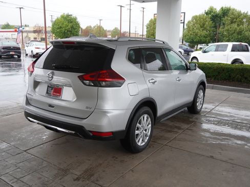 Used 2020 Nissan Rogue SV image 8