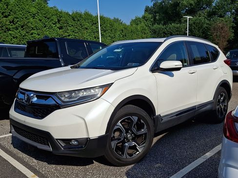 Used 2018 Honda CR-V Touring image 2