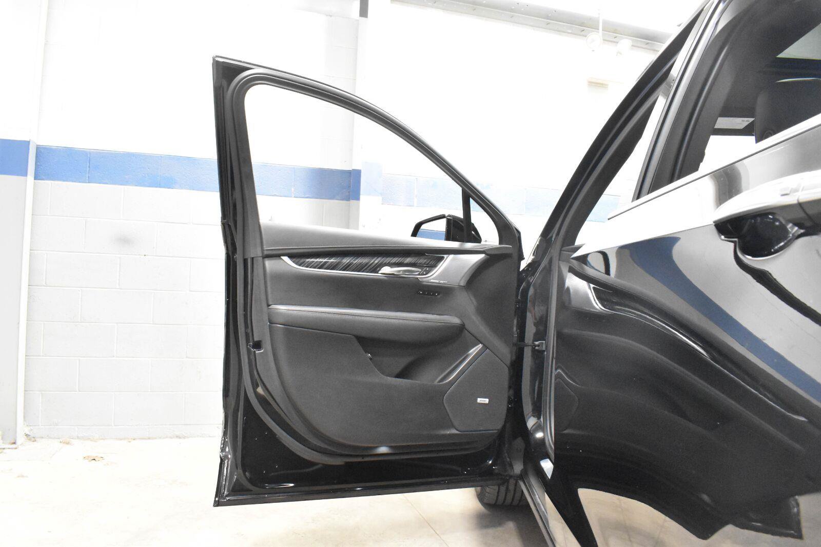 Used 2024 Cadillac XT6 Premium Luxury w/ LPO, Floor Liner Package FWD image 9