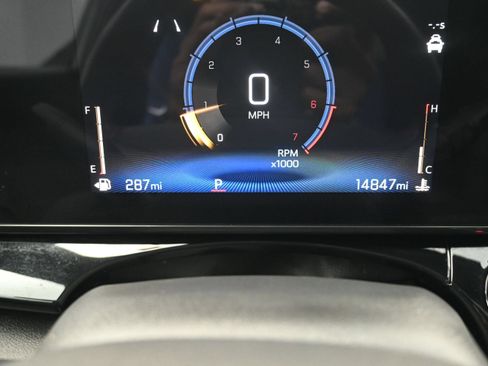 Used 2025 Chevrolet Trax RS w/ Sunroof Package FWD image 14