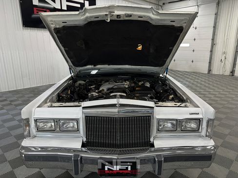 Used 1988 Lincoln Town Car Signature image 46
