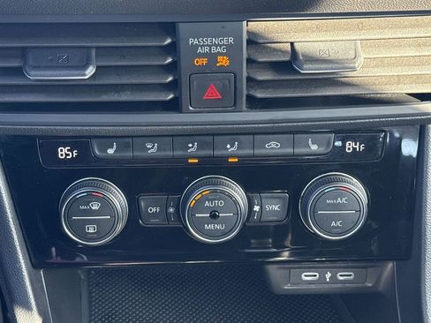 Used 2024 Volkswagen Jetta SE image 17