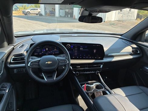 Used 2026 Chevrolet Traverse LT AWD/4WD image 16