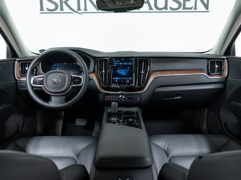 Certified 2023 Volvo XC60 B5 Plus w/ Climate Package image 15