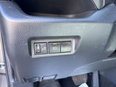 Used 2023 Toyota RAV4 LE AWD/4WD image 12