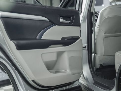 Used 2019 Toyota Highlander XLE w/ Protection Package #3 image 36