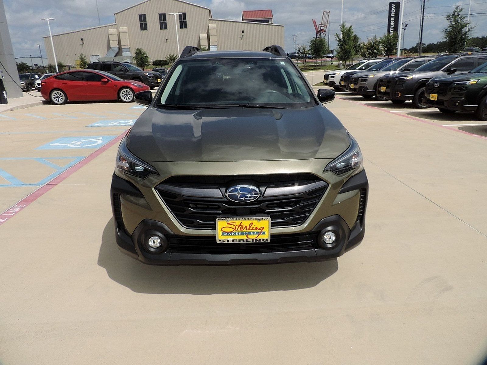 Used 2024 Subaru Outback Premium AWD/4WD image 2