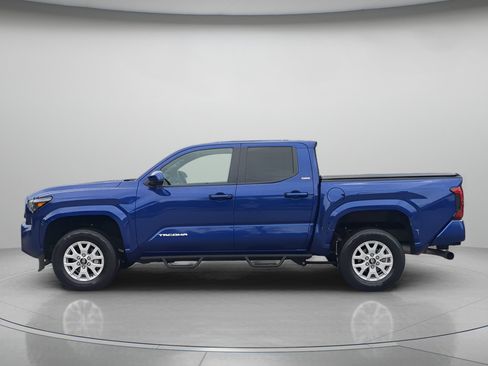 Used 2025 Toyota Tacoma SR5 RWD image 43