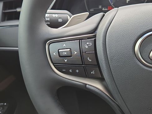 Certified 2025 Lexus ES 300h w/ Premium Package image 21