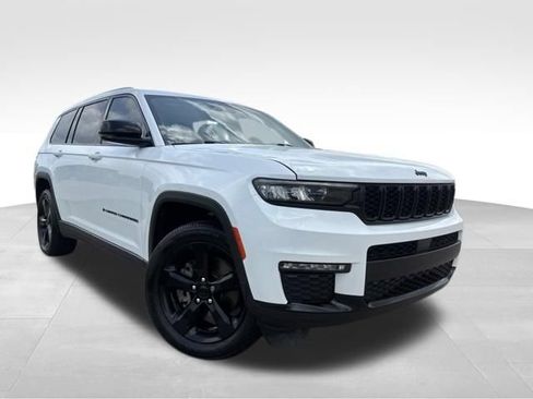 Used 2023 Jeep Grand Cherokee L Limited w/ Black Appearance Package AWD/4WD image 2