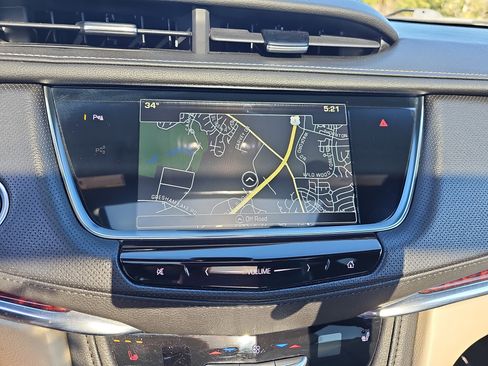 Used 2018 Cadillac XT5 Luxury w/ Driver Awareness Package image 23