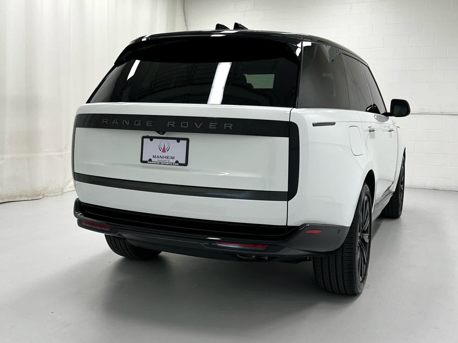 Used 2025 Land Rover Range Rover SE AWD/4WD image 6
