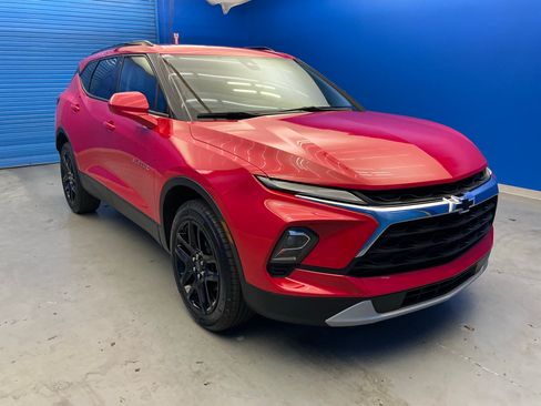 Used 2024 Chevrolet Blazer LT w/ Convenience Package FWD image 2