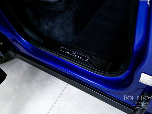 Used 2021 Rolls-Royce Cullinan Black Badge image 28