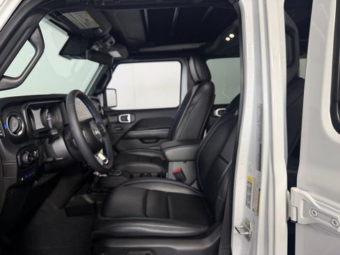 Used 2024 Jeep Wrangler High Altitude AWD/4WD image 23