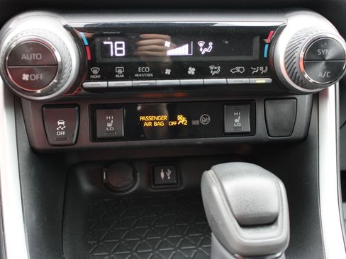 Used 2019 Toyota RAV4 XLE w/ Convenience Package image 24