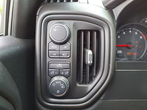 Used 2019 Chevrolet Silverado 1500 Custom w/ Custom Value Package AWD/4WD image 6