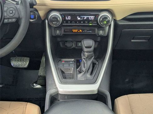 Used 2021 Toyota RAV4 XLE w/ Convenience Package image 42