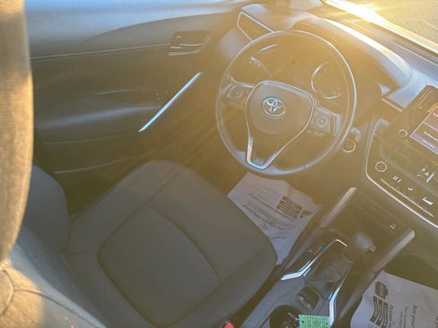 Used 2022 Toyota Corolla Cross LE image 14