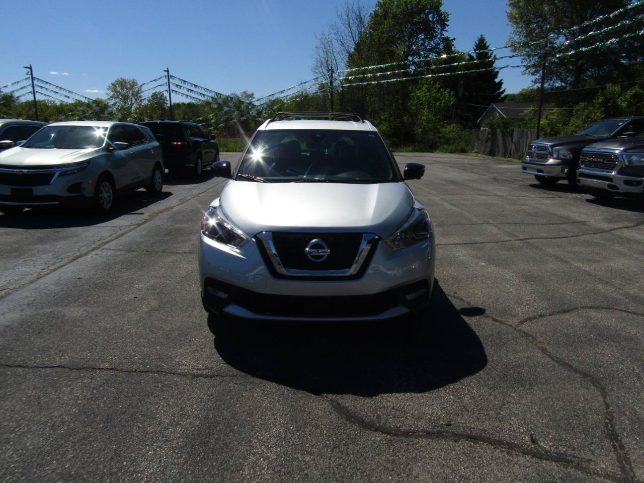 Used 2020 Nissan Kicks SR w/ SR Premium Package FWD image 2