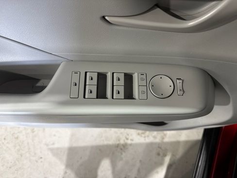 Used 2025 Hyundai Kona SEL FWD image 18