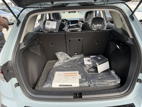 New 2026 Volkswagen Taos SE image 17